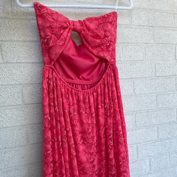 Pink strapless dress with open back - Picture 2 of 4